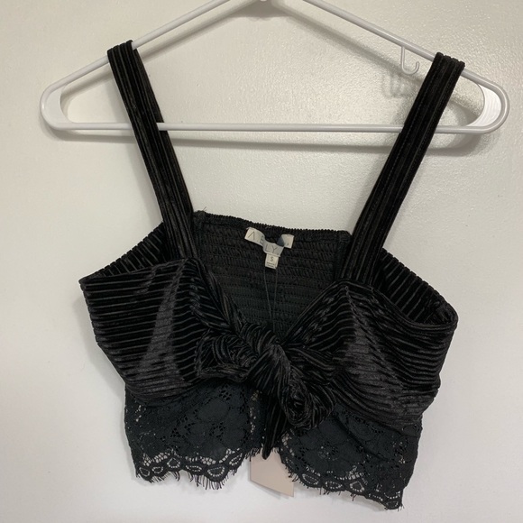 🍁 NWT Cropped velvet and lace top - Picture 2 of 7